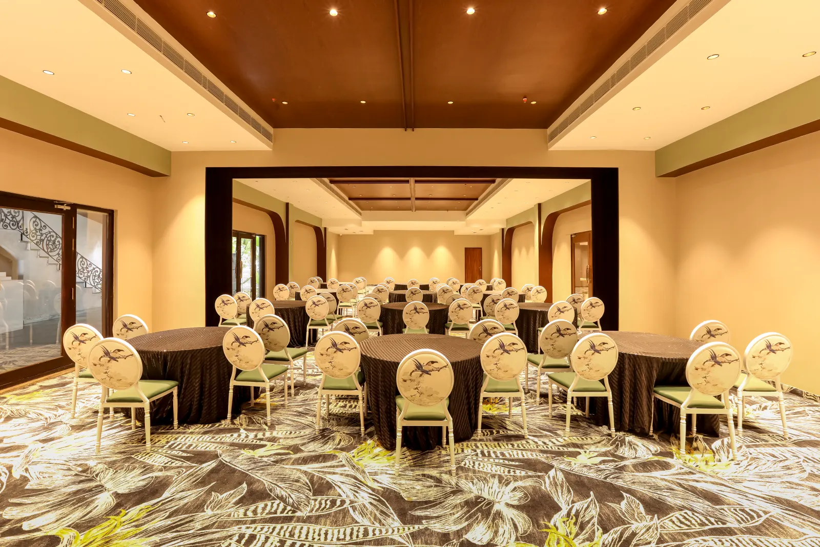 Savaya Banquets — round-table banquet seating