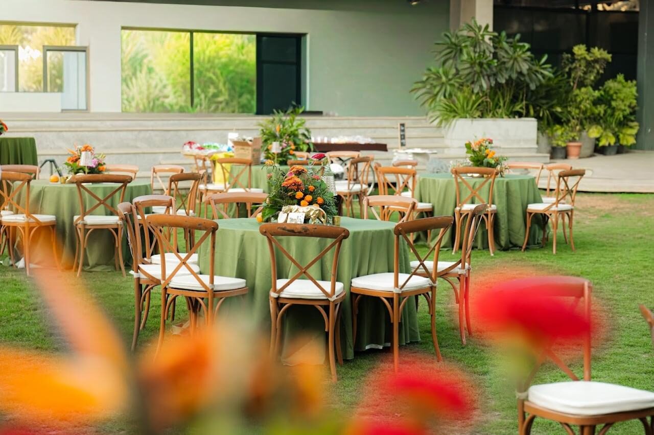 Round-table dining on the lawn