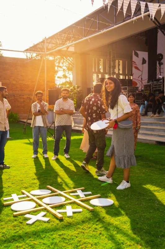 A team playing lawn games at Samsara