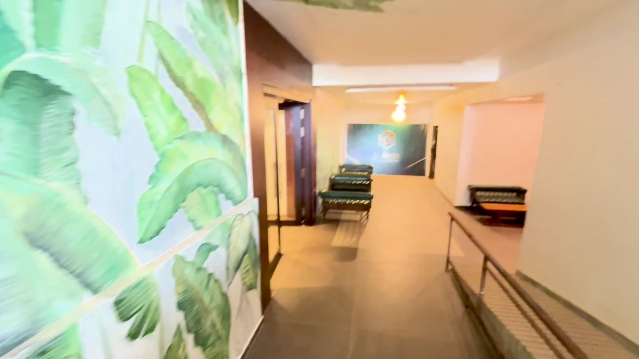 Savaya’s pre-banquet foyer with its botanical mural